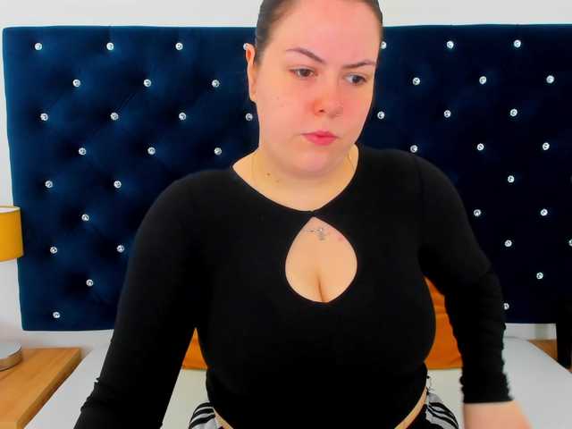 EvaHorny's BongaCams show and profile