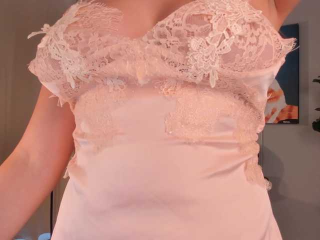 LiaPearce's BongaCams show and profile