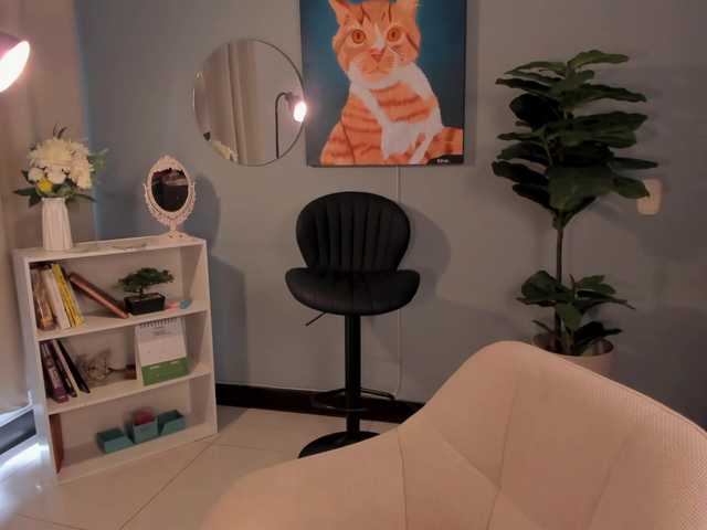 LiaPearce's BongaCams show and profile