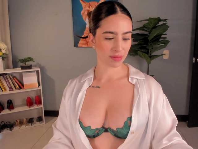 LiaPearce's BongaCams show and profile