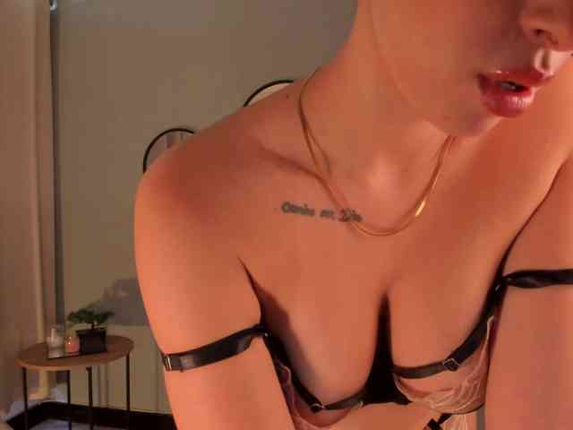 LiaPearce webcam