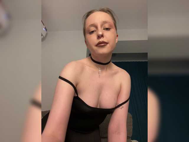 PeachPie's BongaCams show and profile