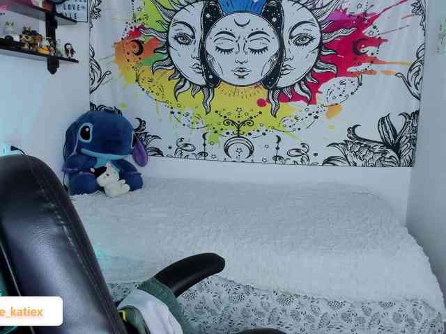 Just-katiex Just-katiex