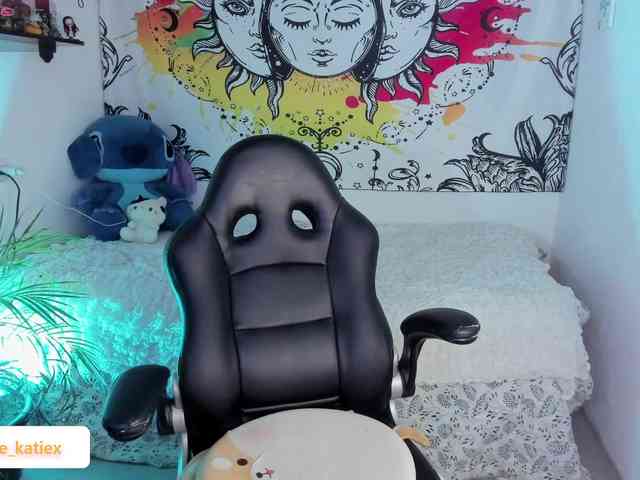 Just-katiex Just-katiex