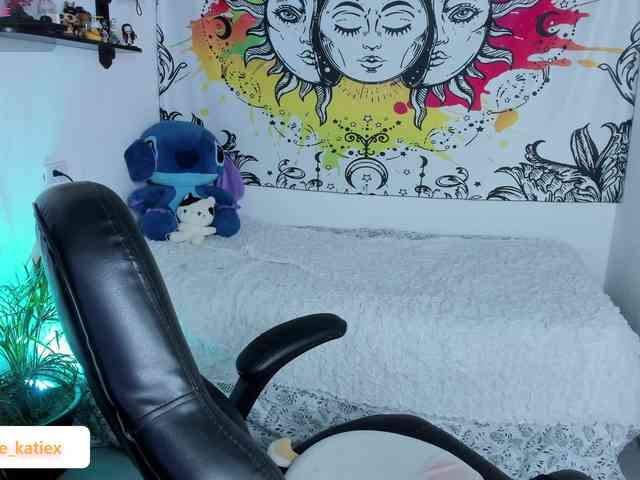 Just-katiex Just-katiex