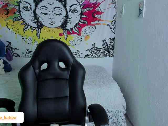 Just-katiex Just-katiex