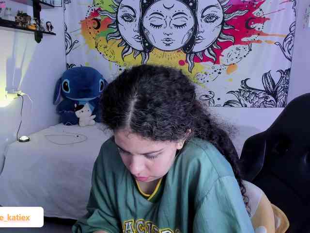 Just-katiex Just-katiex