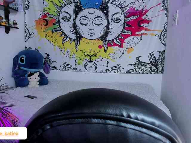 Just-katiex Just-katiex