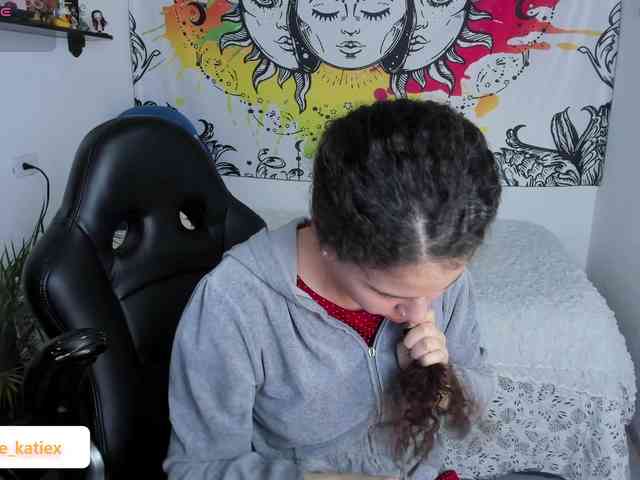 Just-katiex Just-katiex