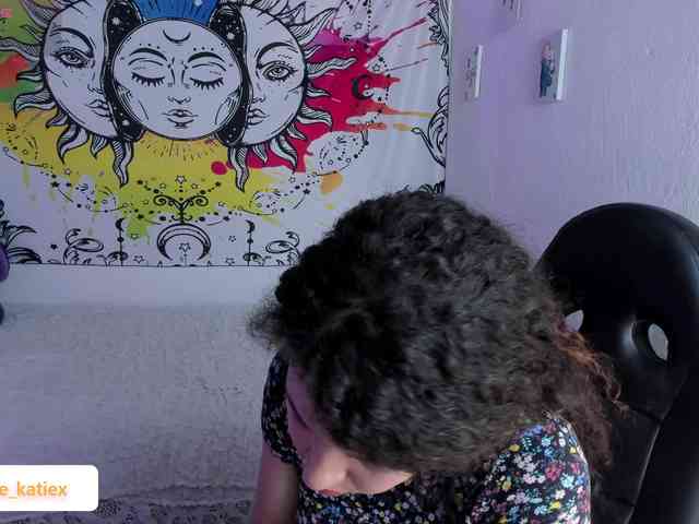 Just-katiex Just-katiex