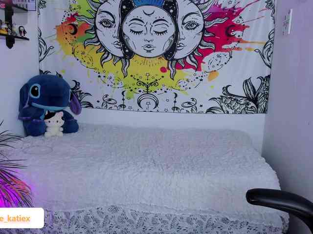 Just-katiex Just-katiex