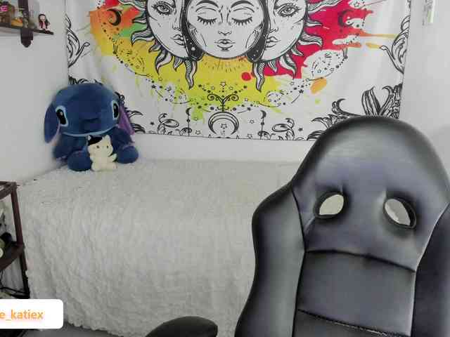 Just-katiex Just-katiex