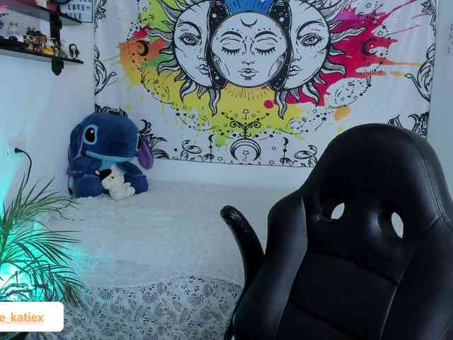 Just-katiex Just-katiex