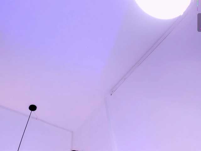  Emma-white chat room