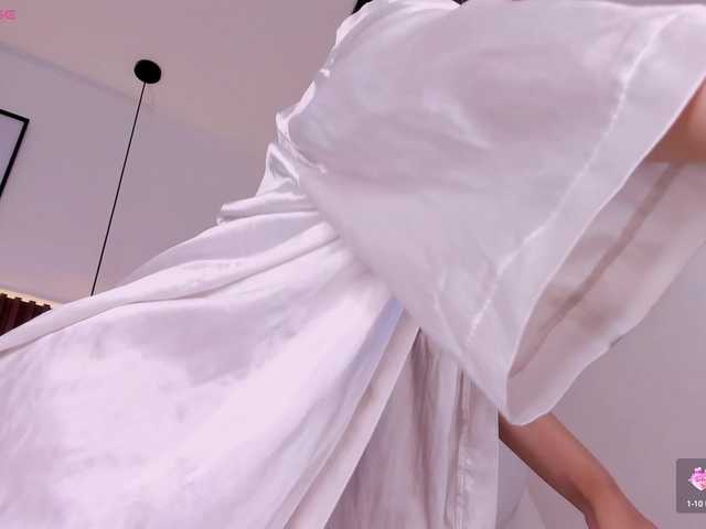  Emma-white chat room
