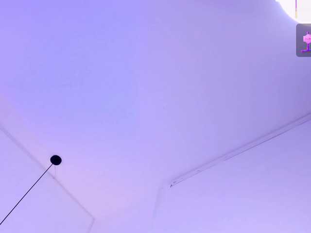  Emma-white chat room