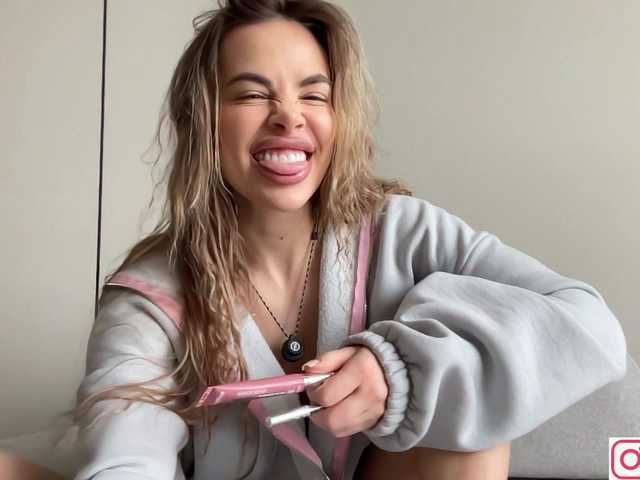 diffgirls1-1's BongaCams show and profile