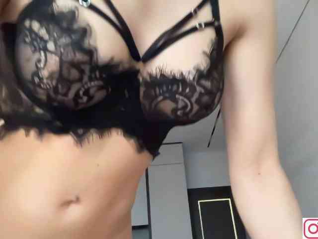 diffgirls1-1 Live Webcam on BongaCams