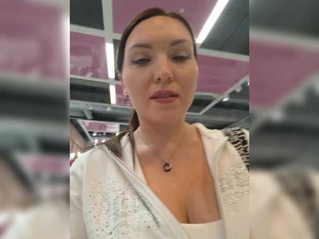 Sex chat gratuit in direct cu DIVORA pe BongaCams