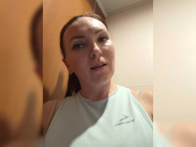 DIVORA's BongaCams show and profile