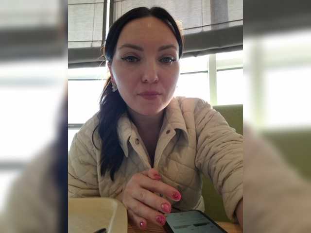 DIVORA's BongaCams show and profile