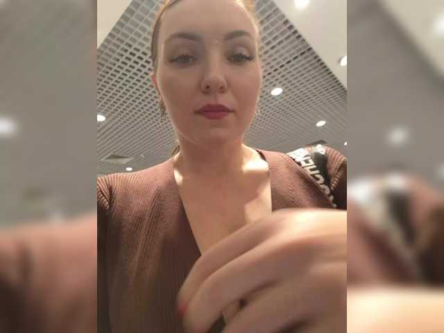 DIVORA's BongaCams show and profile