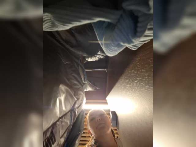 DIVORA's BongaCams show and profile