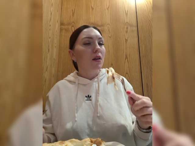 DIVORA's BongaCams show and profile