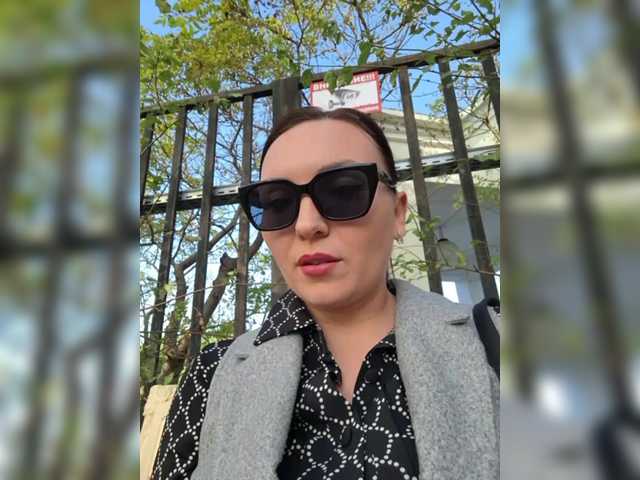 DIVORA's BongaCams show and profile