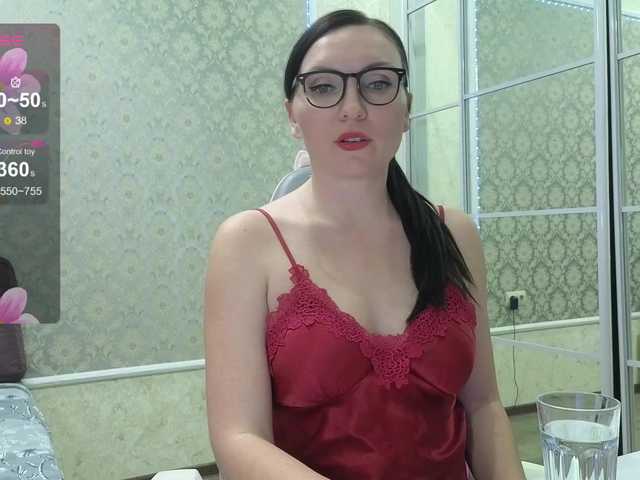 DIVORA's BongaCams show and profile