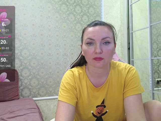 DIVORA's BongaCams show and profile