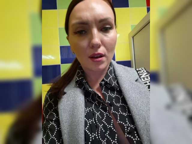 DIVORA's BongaCams show and profile