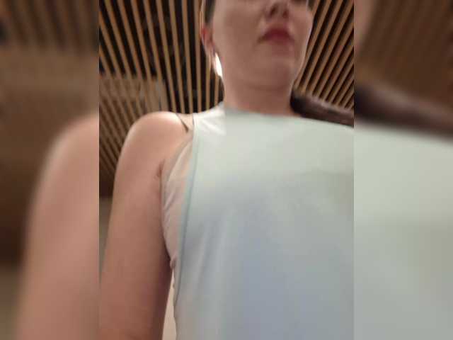 DIVORA's BongaCams show and profile