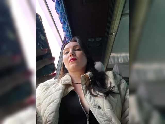 DIVORA's BongaCams show and profile