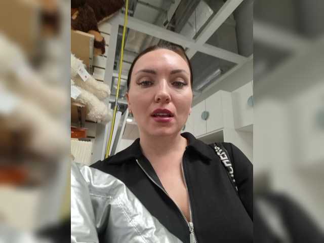 DIVORA's BongaCams show and profile