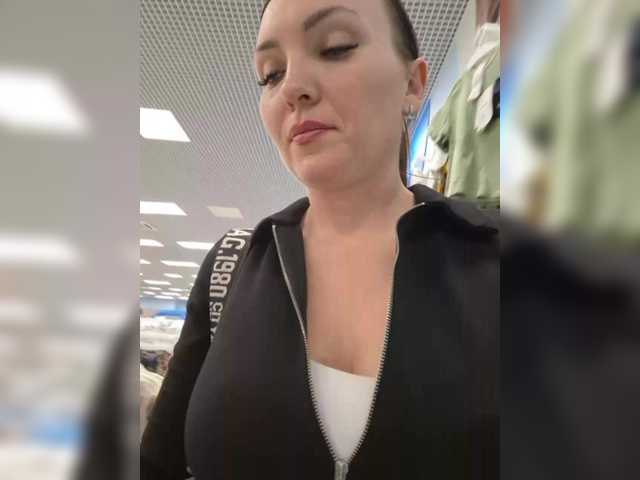 DIVORA's BongaCams show and profile