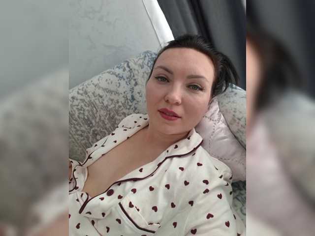 DIVORA's BongaCams show and profile