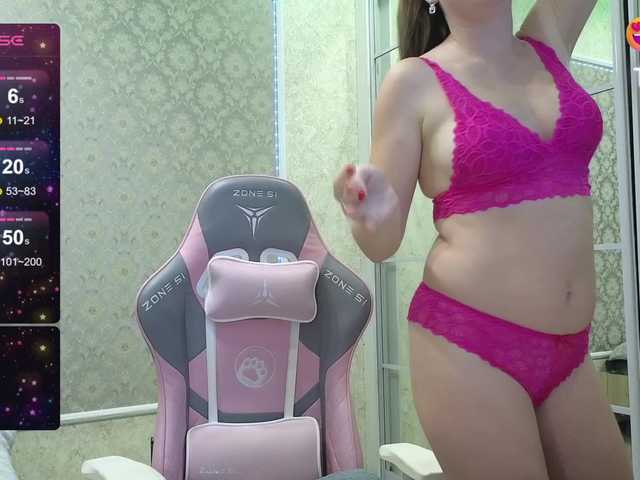 DIVORA's BongaCams show and profile