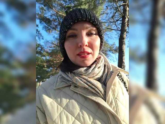 DIVORA's BongaCams show and profile