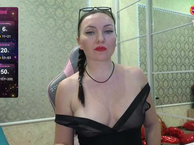 DIVORA's BongaCams show and profile