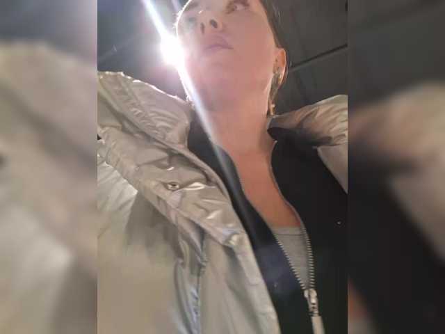 DIVORA's BongaCams show and profile