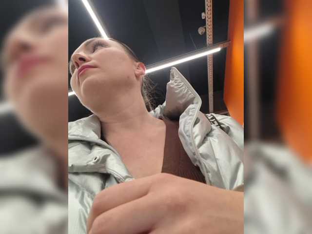 DIVORA's BongaCams profile