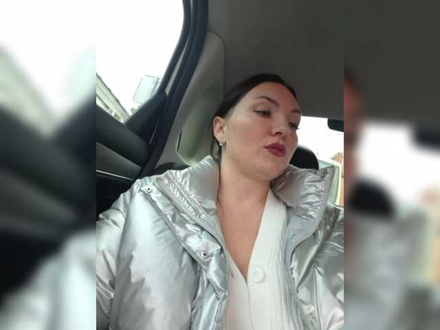 DIVORA's BongaCams show and profile