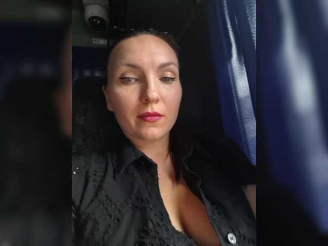 DIVORA's BongaCams show and profile