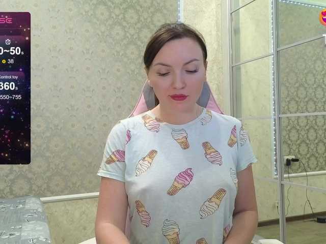 DIVORA's BongaCams show and profile