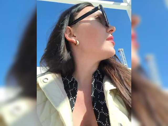 DIVORA's BongaCams show and profile