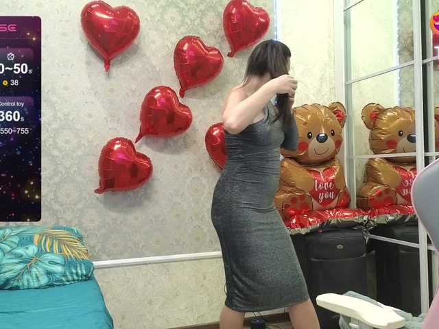 DIVORA's BongaCams show and profile