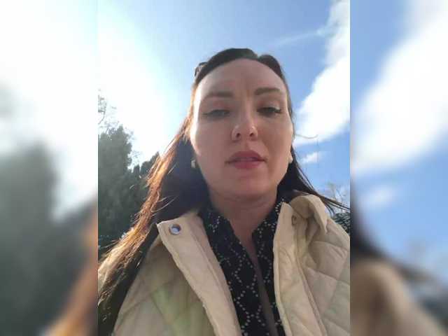 DIVORA's BongaCams show and profile