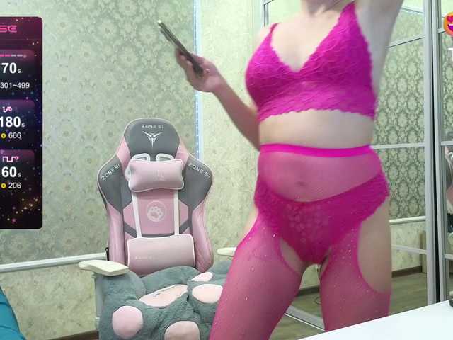 DIVORA's BongaCams show and profile