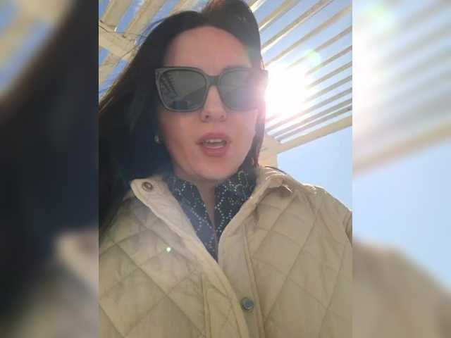 DIVORA's BongaCams show and profile